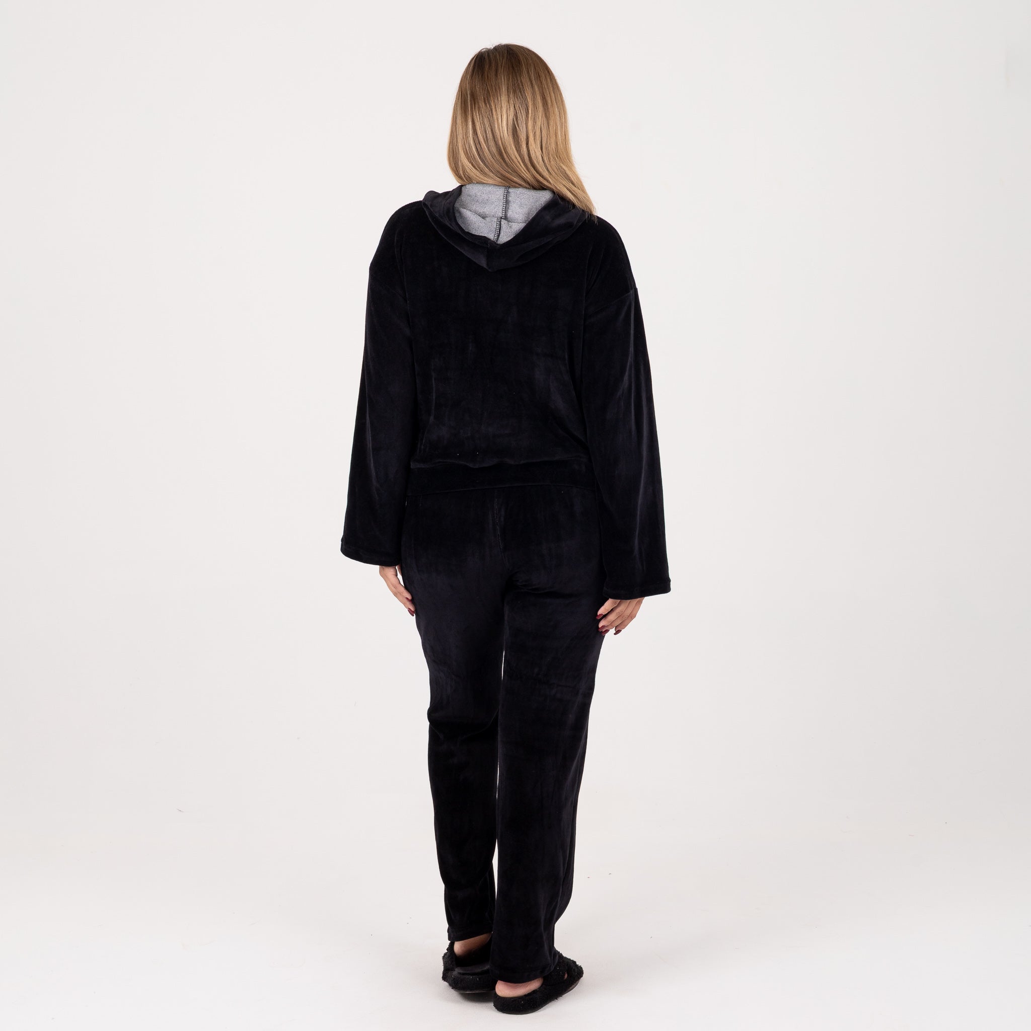 Velvet Tracksuit Set – Sporty Elegance & Everyday Comfort
