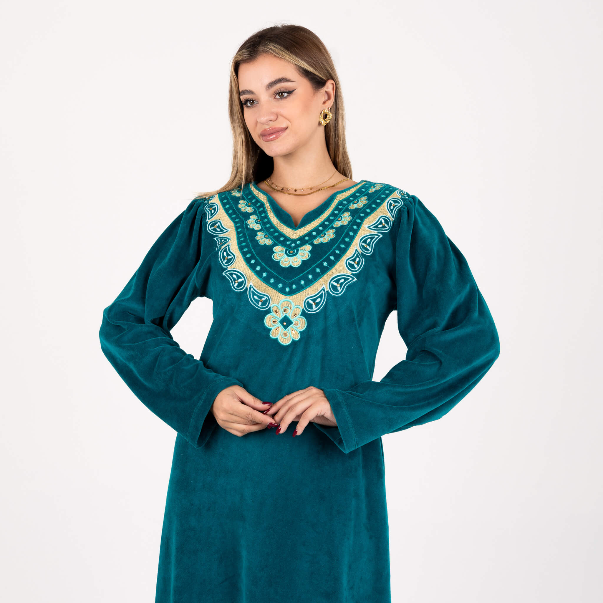 عباية مطرزة أنيقة