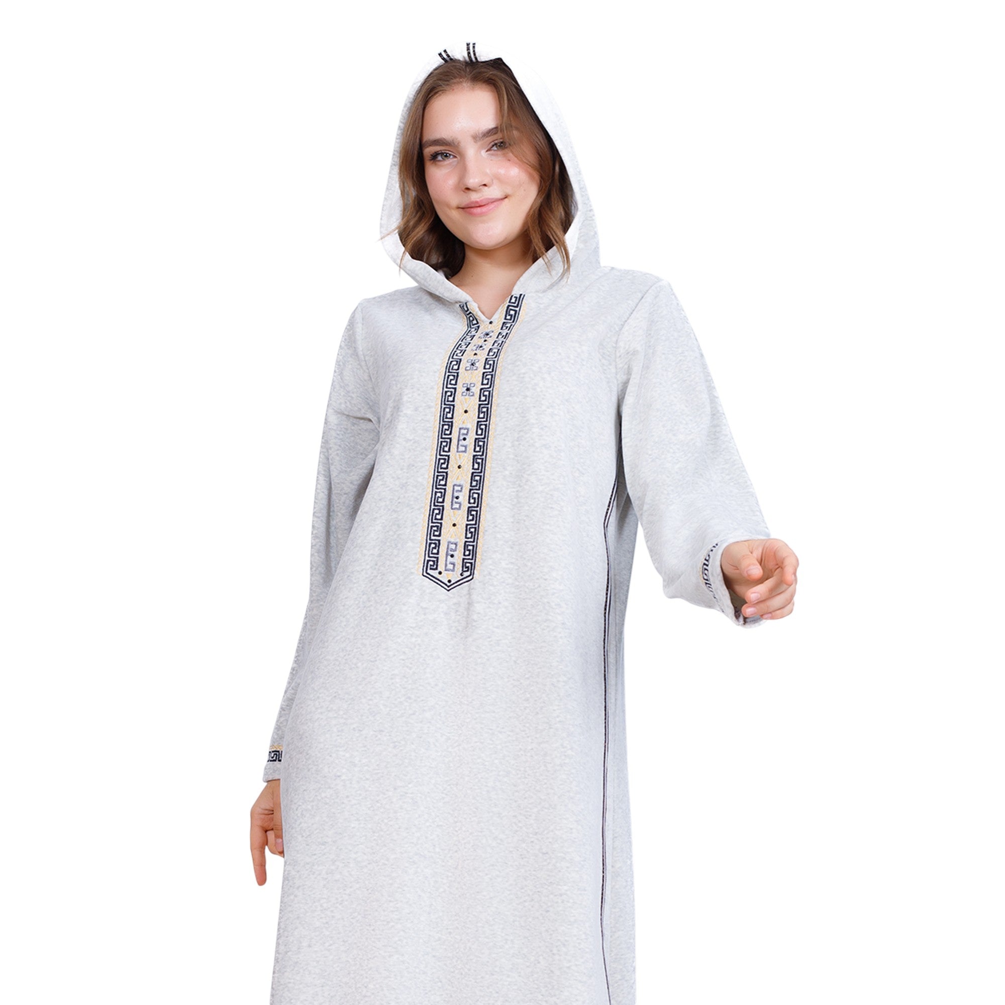 عباية عصرية مطرزة بغطاء رأس