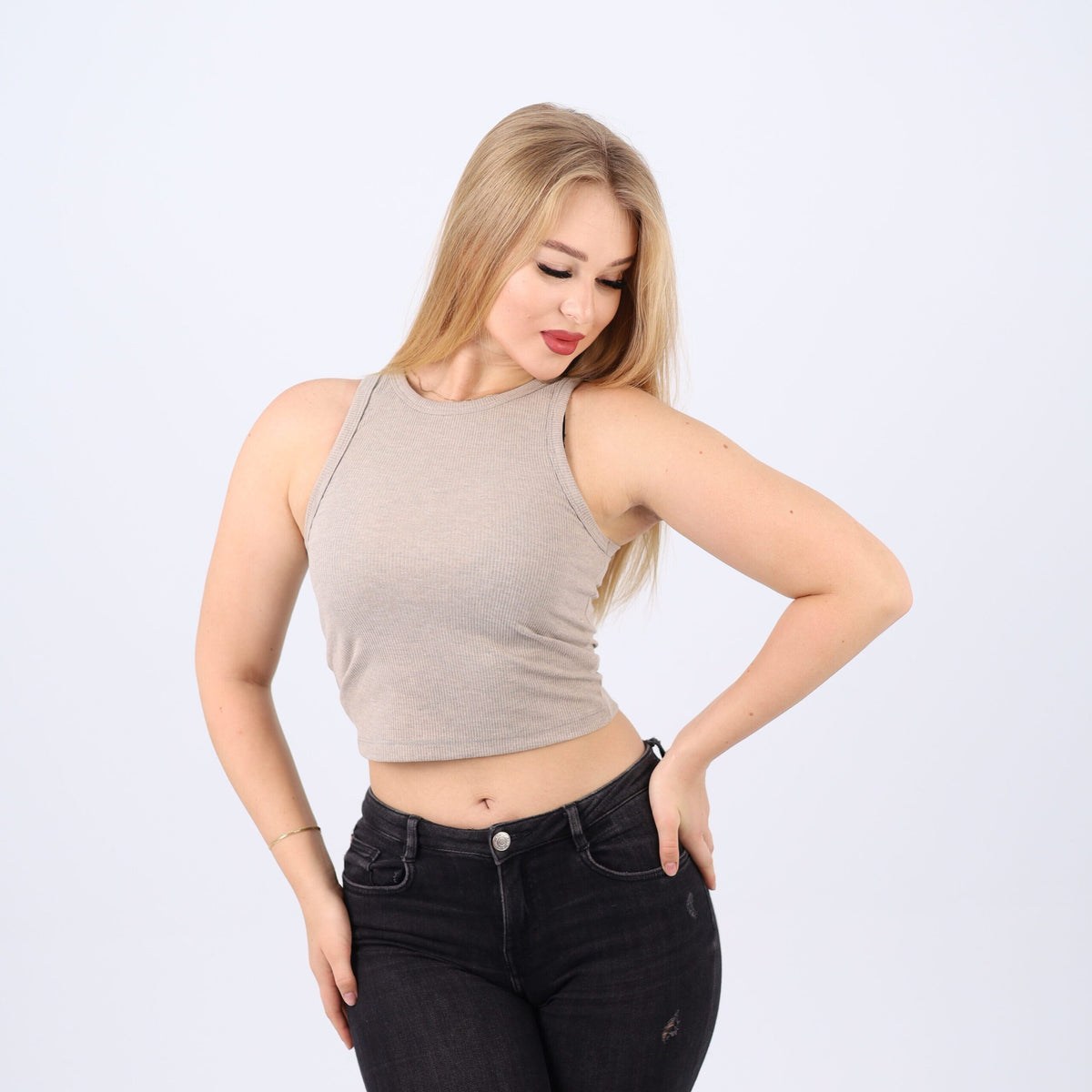 توب قصير بلا أكمام مضلع من القطن - تانك توب نسائي بقصة عادية