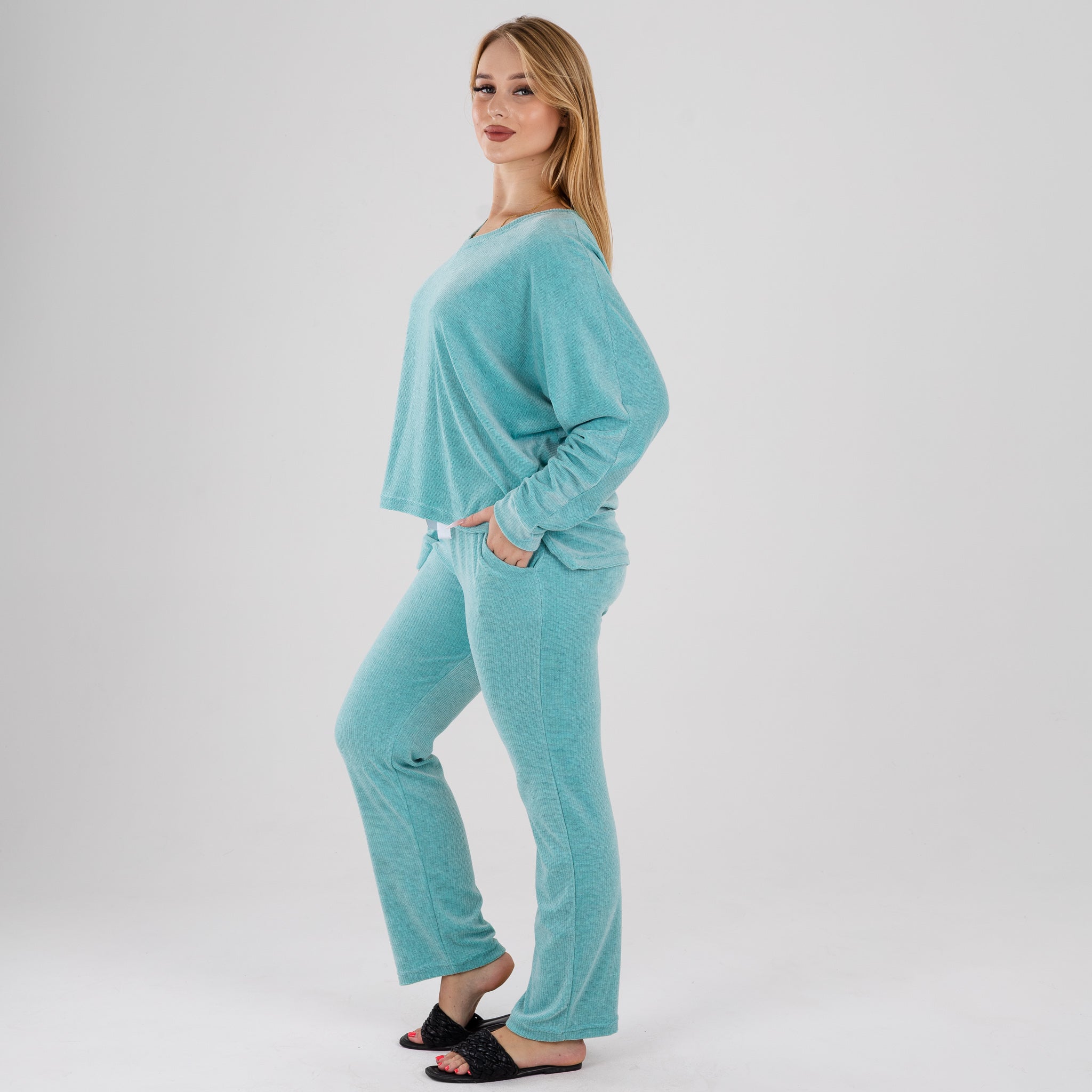 Women’s Soft Velvet Stretch Pajama Set | طقم بيجامة نسائية مخملية ناعمة قابلة للتمدد