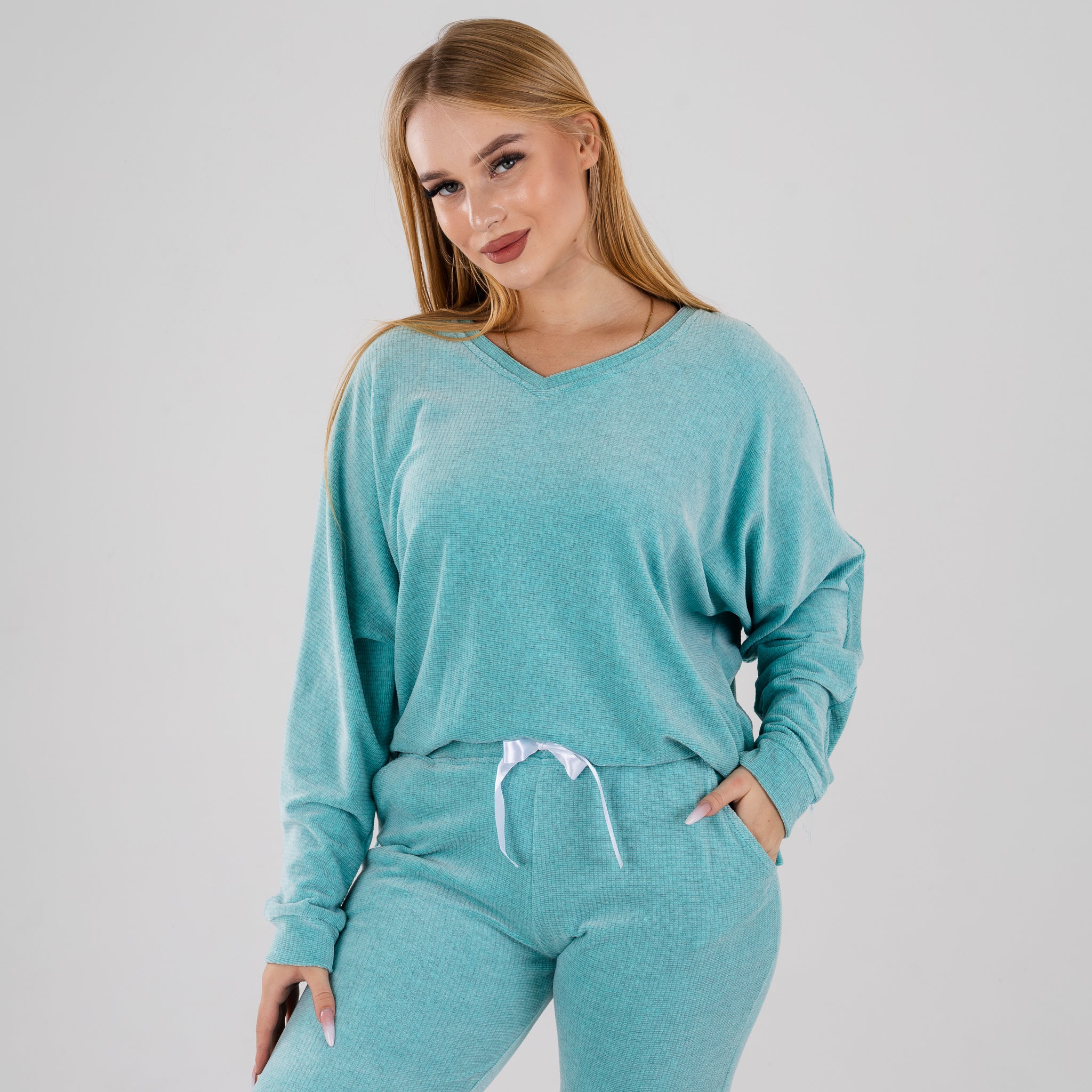 Women’s Soft Velvet Stretch Pajama Set |  بيجامة حريمي قطيفة مسحب شتوي ناعمة ومرنة للمبيت والبيت