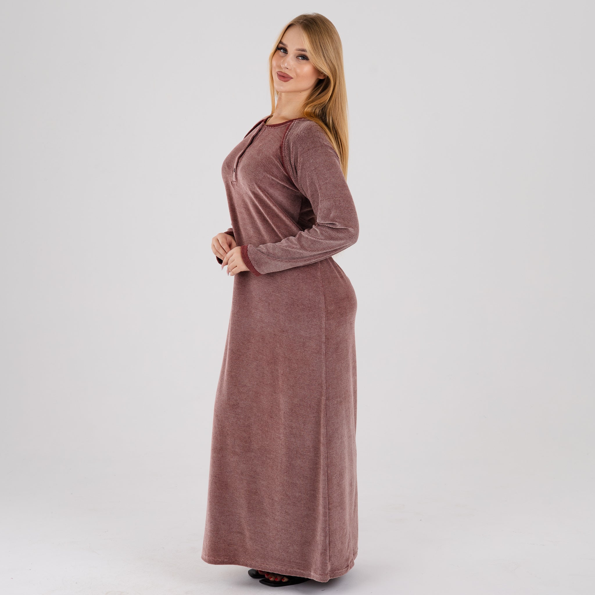 Velvet Ribbed Winter Abaya for Women – Soft Striped Nightgown / Home Dress – عباية شتوي قطيفة مضلعة ناعمة