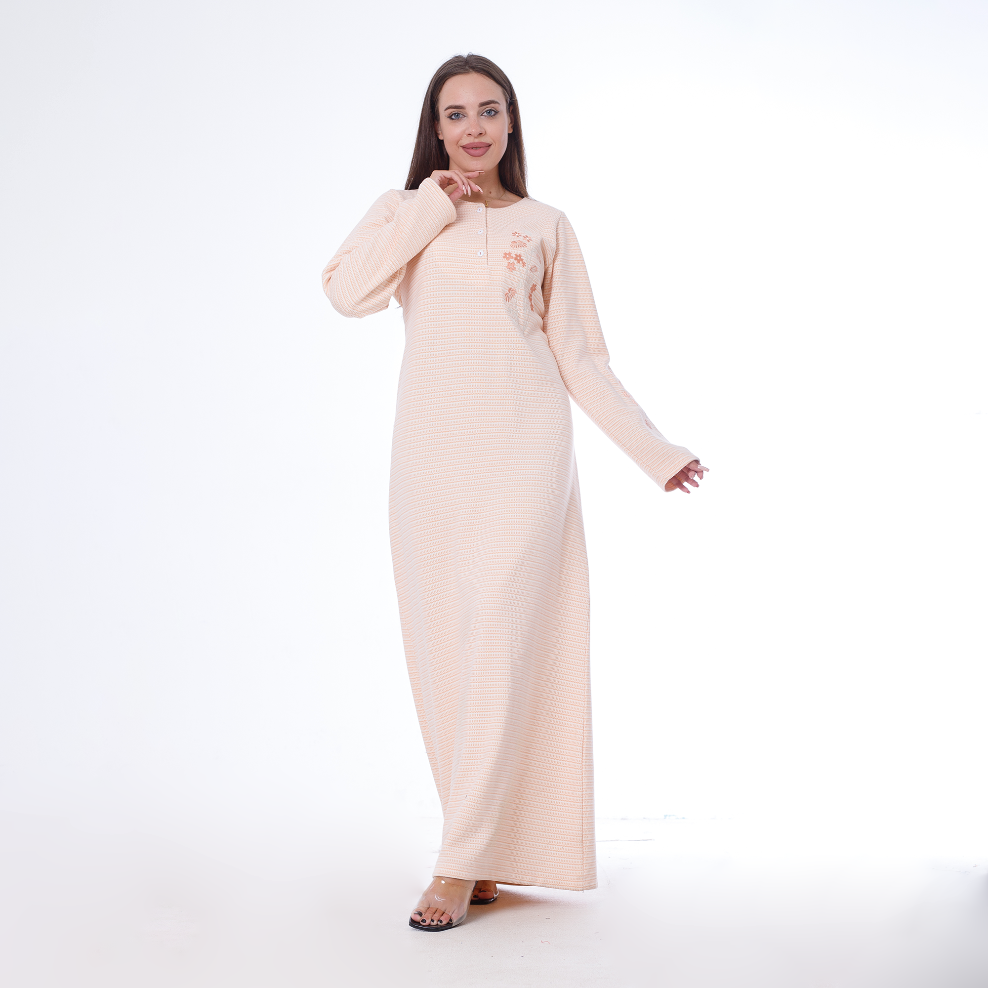 فستان منزلي شتوي مطرّز من قماش الميلتون