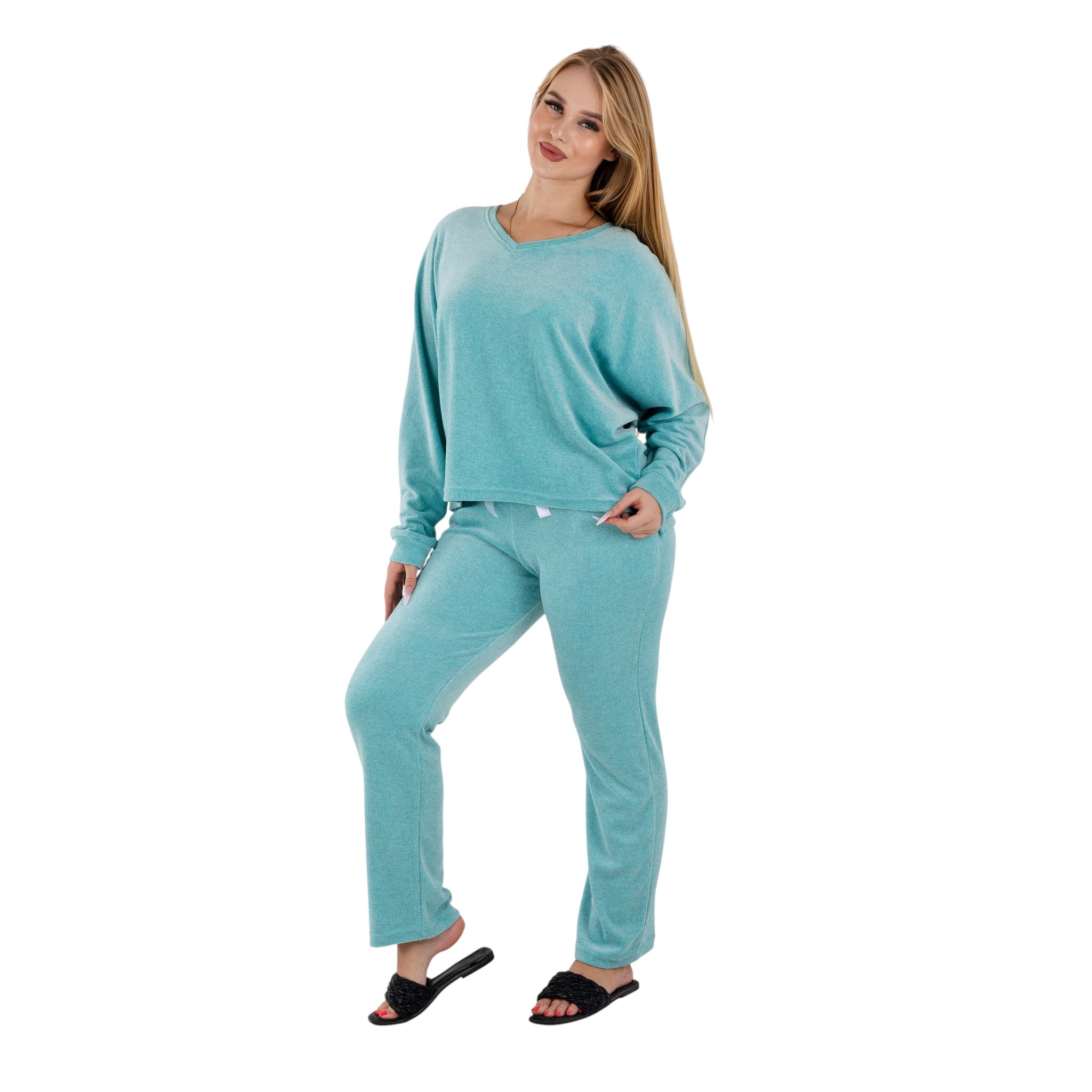 Women’s Soft Velvet Stretch Pajama Set |  بيجامة حريمي قطيفة مسحب شتوي ناعمة ومرنة للمبيت والبيت