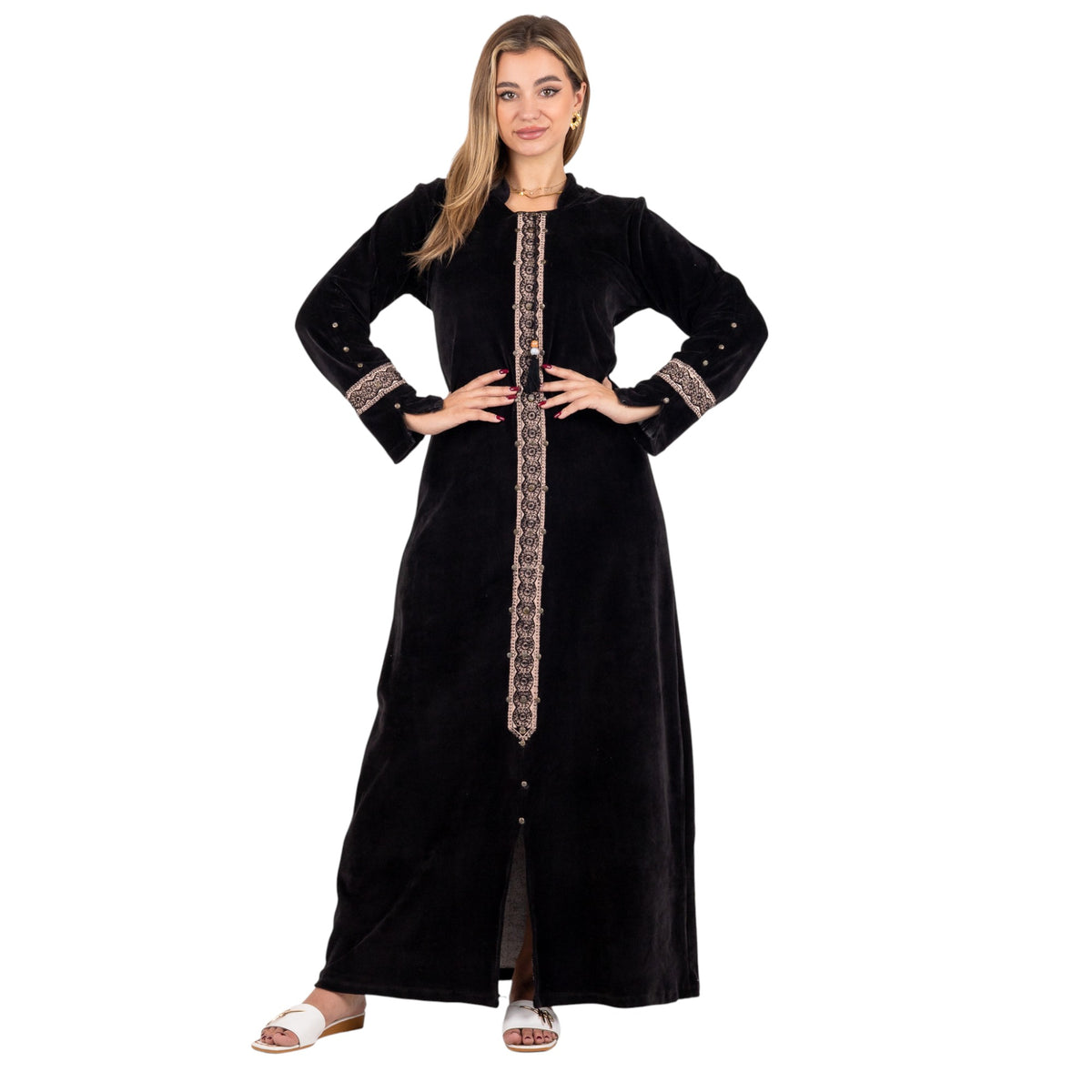قفطان مخملي مطرّز – أناقة خالدة ورفاهية يومية